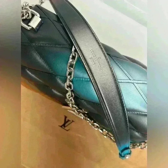 Authentic Louis Vuitton twist lock Puff GO 14 PM- COA INCLUDED - Picture 14 of 14